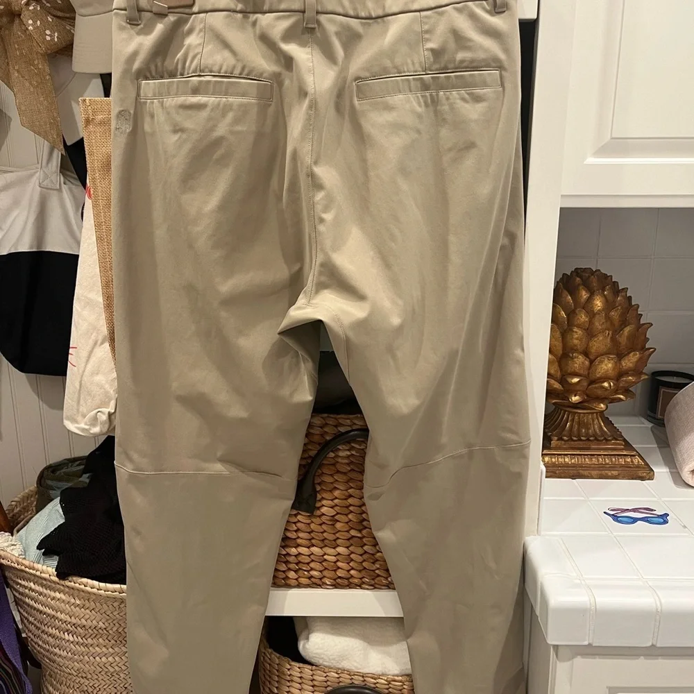 🍋Lululemon ABC‎ Classic fit men’s pants size 34
